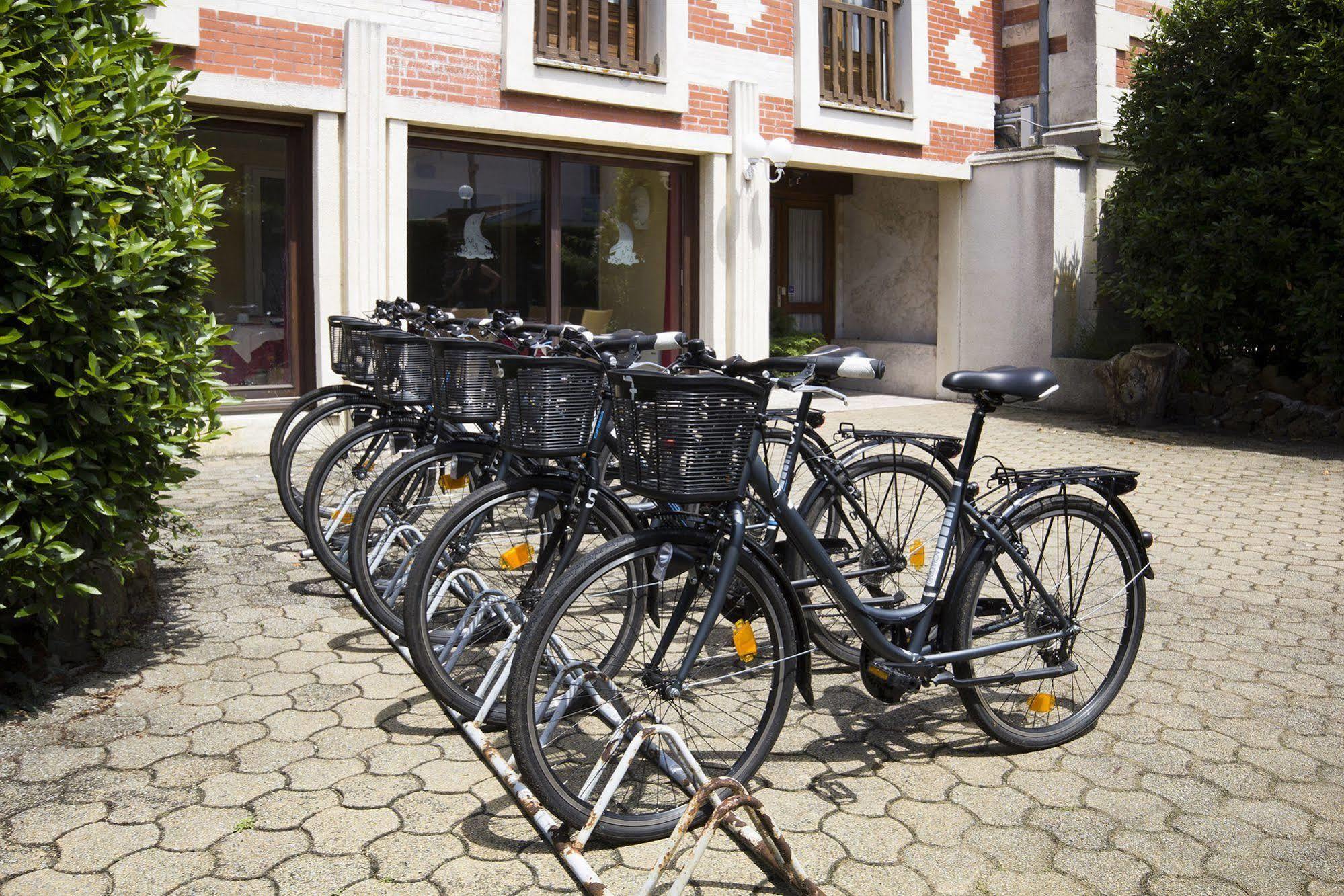 Hotel Le Dauphin Arcachon Exterior photo